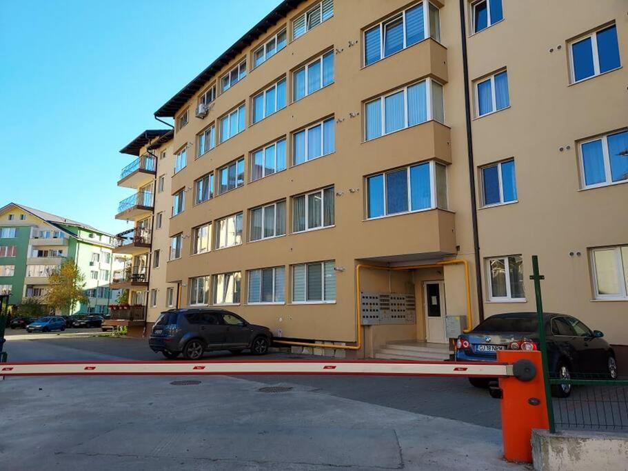 Spacious Flat, With Free Parking & Air Conditioning Floresti  Exterior photo